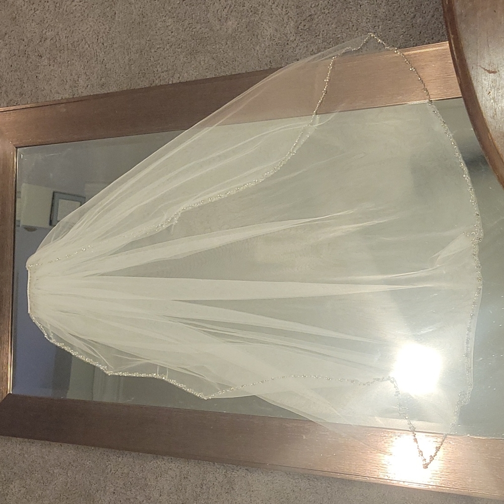 Ivory wedding veil 42 inches long